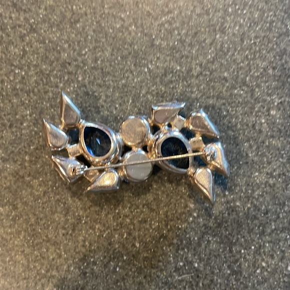 Vintage Blue Pear Rhinestone Wave Bar Geometric Brooch Silver tones - Picture 2 of 3